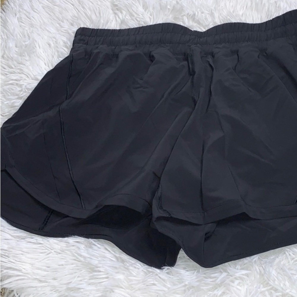 Lululemon Track That mid rise 5’ lined short